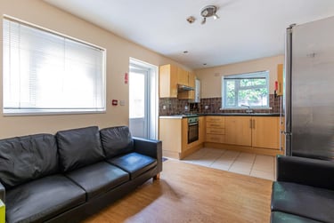 6 bed house, Rhymney Street, Plasnewydd, Cardiff, CF244DG - Image 1